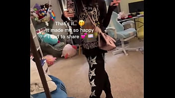 I eaasily can stare at her all day and be content #fashion #prada