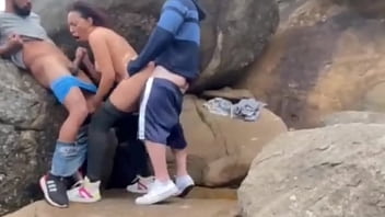 Convocados a comer a mulher do corno manso