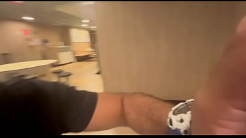 Levei a safada no fast food e depois arrastei pra casa comi a buceta e gozei no cuzinho dela