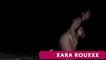 Mi hermanastro me folla en medio de la carretera