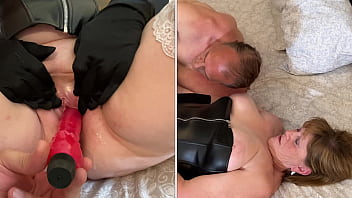 Mature gilf all in black gives an elegant masturbation performance