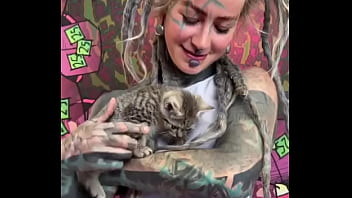 This cute little kitty makes me smile what always brings a smile to your face #kittycuddles #smile #catlove #psyl