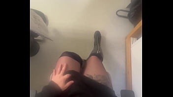 Qui passe sous le bureau