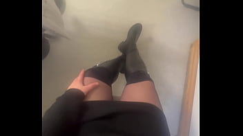 Qui passe sous le bureau