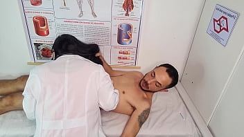 Enfermeira faz paciente ter ereção muito dura