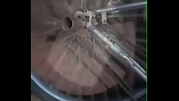 Monarkão balançando gostoso a roda