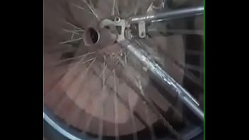 Monarkão balançando gostoso a roda