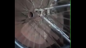 Monarkão balançando gostoso a roda