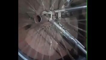 Monarkão balançando gostoso a roda