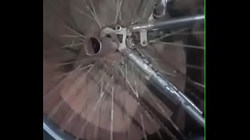 Monarkão balançando gostoso a roda