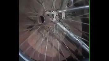 Monarkão balançando gostoso a roda