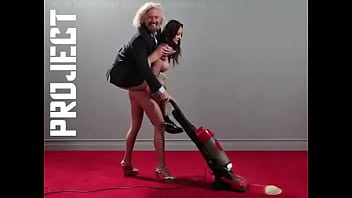 Sexy servent lucky milionaire