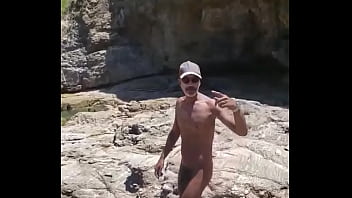 Nadando Na Praia Naturista thumbnail