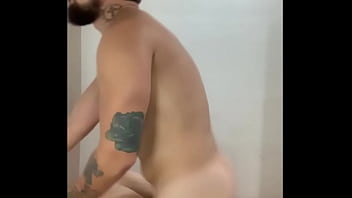 Degustando frutas ele quis brincar comigo e acabou me fodendo