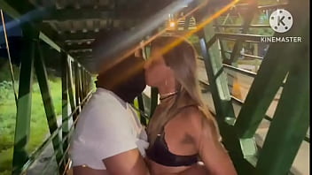 Casada Transando Em Plena Via Publica Via Light Ao Vivo thumbnail