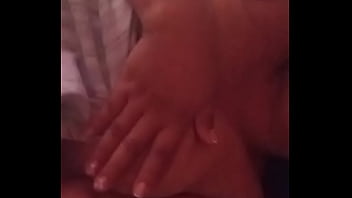 Me mojo mientras le mando video a mi enamorado