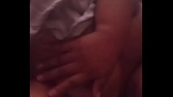 Me mojo mientras le mando video a mi enamorado