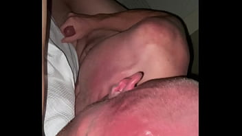 Ow3ns eating out anglz pussy