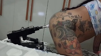 Paty angel solo brincando com o cuzinho no pinto mecânico