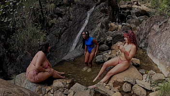 I masturbate watching my friends have sex outdoors