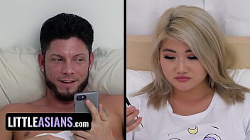 Little asians curvy blonde asian girl gets wild while sexting with her horny boyfriend