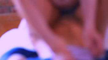 Hermanastro mayor y la amiga de su