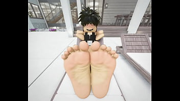 Cnp shows off her feet for you