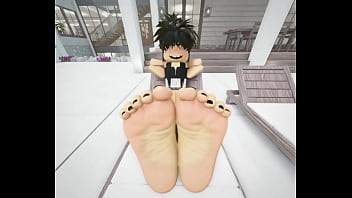 Cnp shows off her feet for you