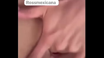 Rossmexicana se masturba rico con su plug en el ano