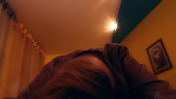 ГОРЯЧАЯ ДЕВОЧКА ДЕЛАЕТ МАССАЖ ДЕЛА