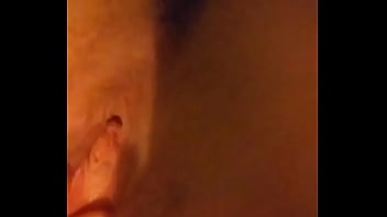 Thick chick masturbates