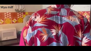 O filho da minha patroa chegou em casa e me deixou louca só de toalha quando saiu do banho eu não resisti acabei fazendo sexo com ele