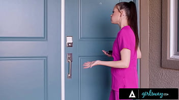 Masseuse fucks her horny client