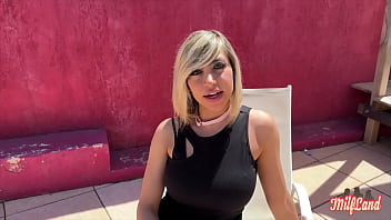 Lisa blonde atomique se fait bien poutrer par une queue