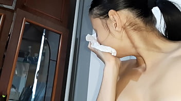 I sniff my girlfriend's pad and masturbates I sniff my girlfriend's pad and masturbates