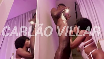 A pretinha ficou rebolando enquanto eu recebia uma mamada na live