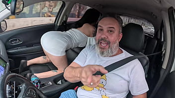 Novinha entra na carona e faz seu primeiro pornô e dá o cú pela primeira vez