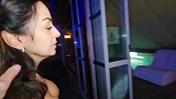 Attratta dal mio grosso cazzo mi segue nella spa