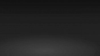 Peli rojo en su casa sola