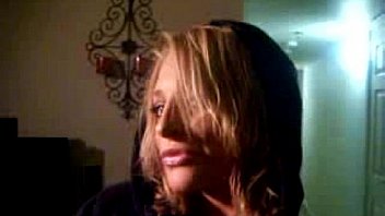 Jessica is doing a super nice & pretty dance