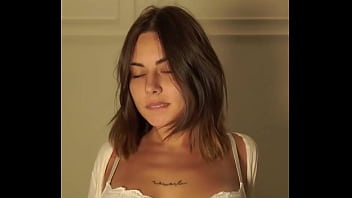 I wonder if there are people in the world who don’t like white stockings