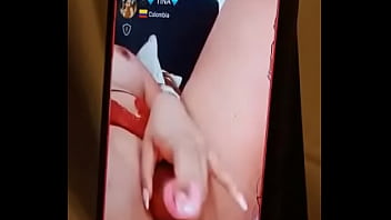 Colombiana le gusta que le vean como se masturba