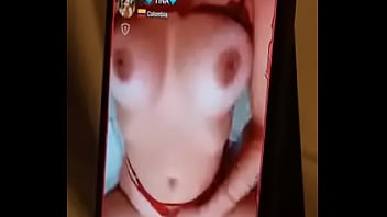 Colombiana le gusta que le vean como se masturba