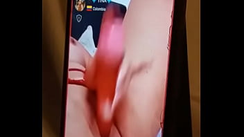 Colombiana le gusta que le vean como se masturba