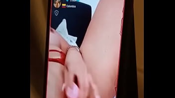 Colombiana le gusta que le vean como se masturba