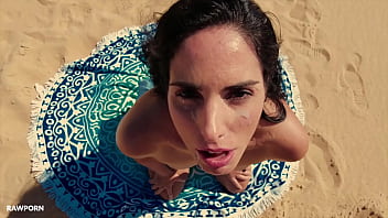 Linda del sol exploring the nature