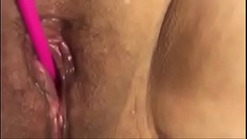 Complaciéndose sola