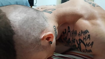 Chupei a russah até ela ter um squirt na minha boca