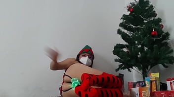Stepmother welcomes christmas in a very sexy way she is under the christmas tree and masturbates with a dildo with christmas lights