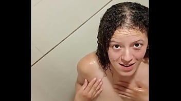 Mi hermanastra se dio cuenta que la estaba grabando